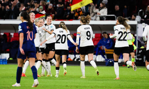 DFB-Frauen: Fotos vom Sieg gegen Frankreich in Düsseldorf