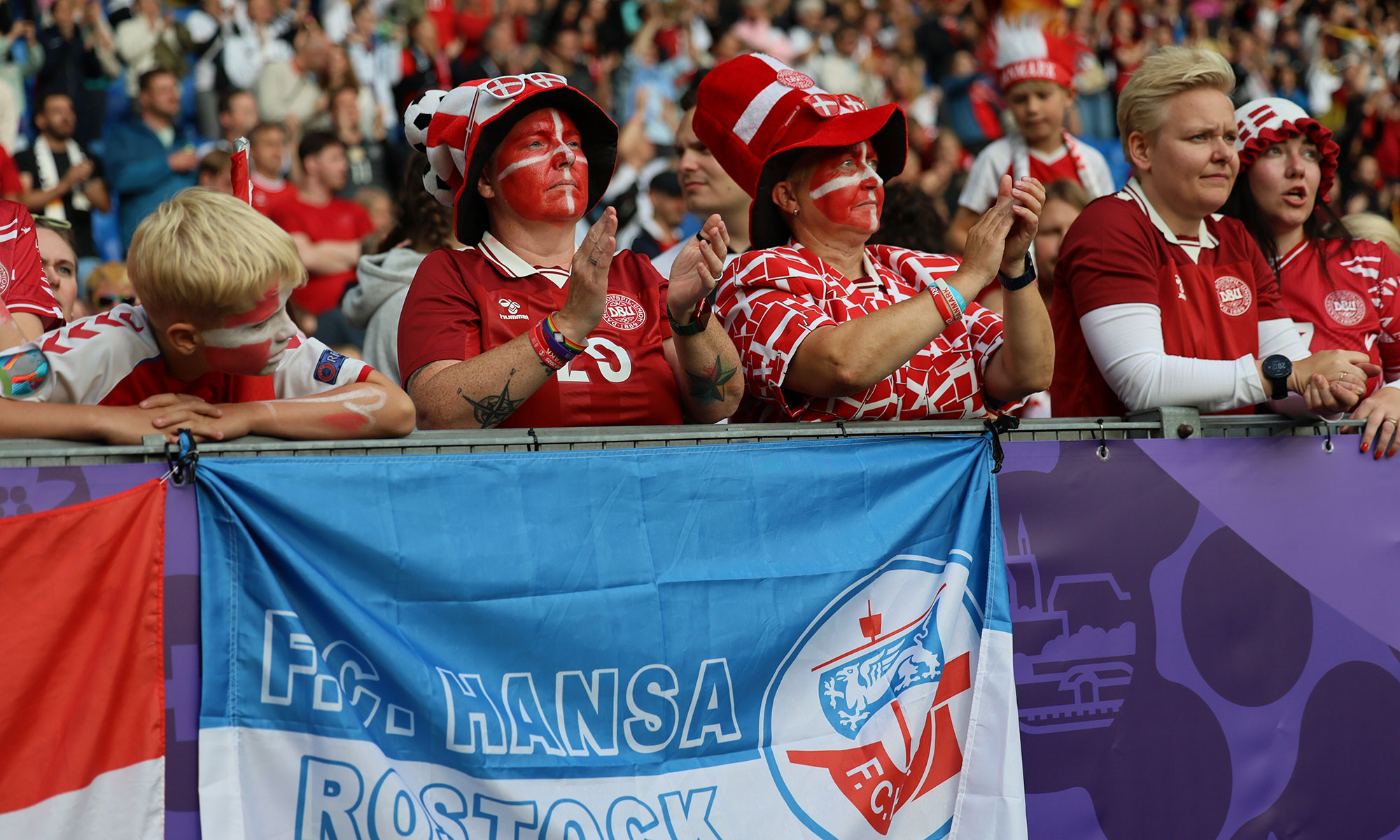 Dänemark-Fans bei der Frauen-EM 2025