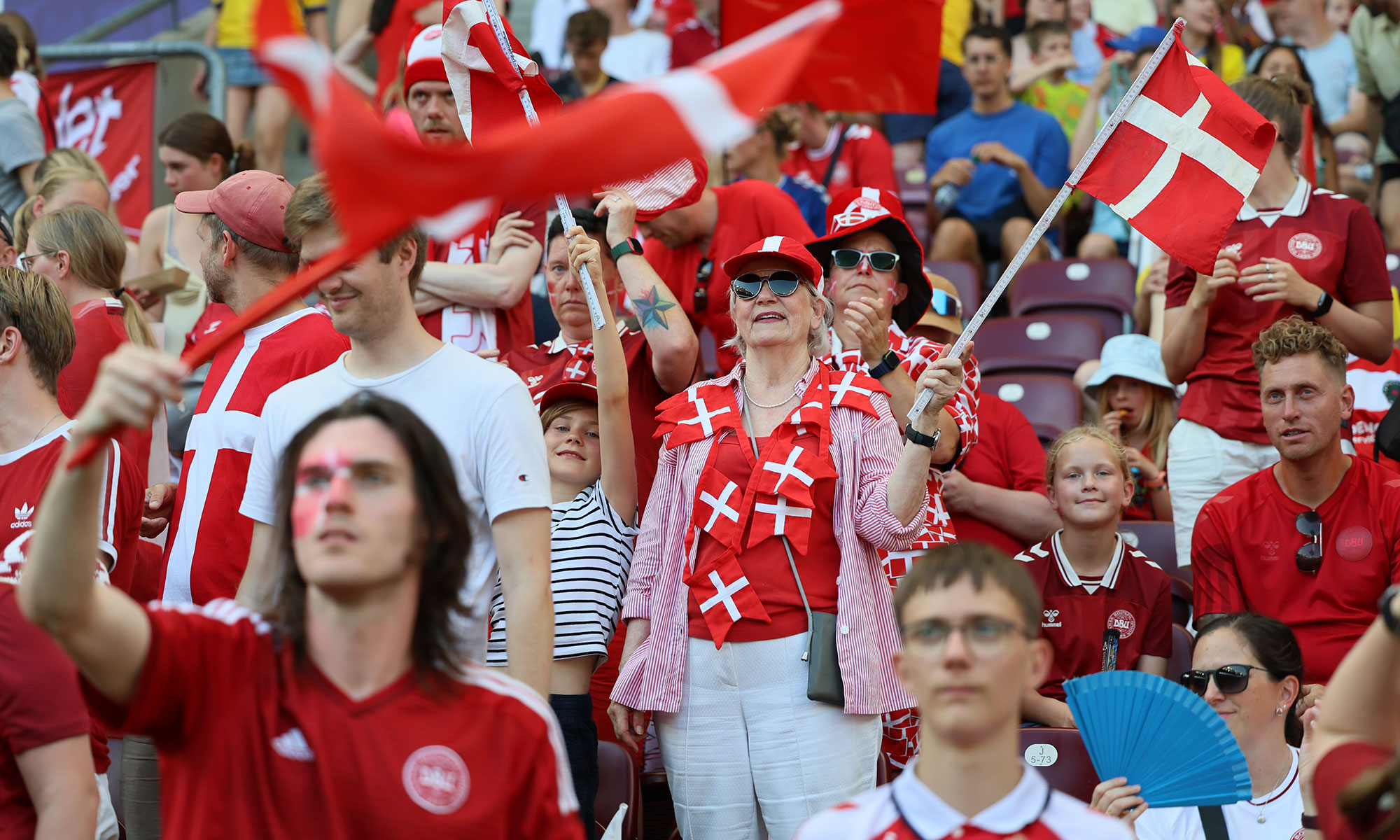 Dänemark-Fans bei der Frauen-EM 2025