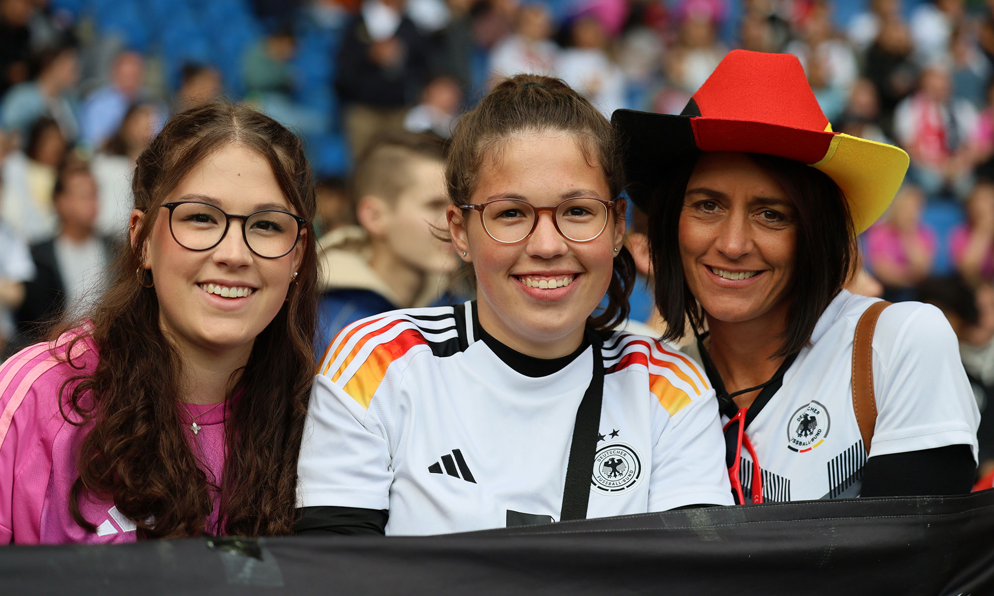 Deutschland-Fans bei der Frauen-EM 2025