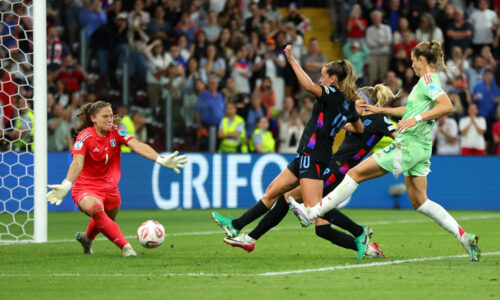 Frauen-EM 2025 Halbfinale: England dreht Spiel gegen Italien