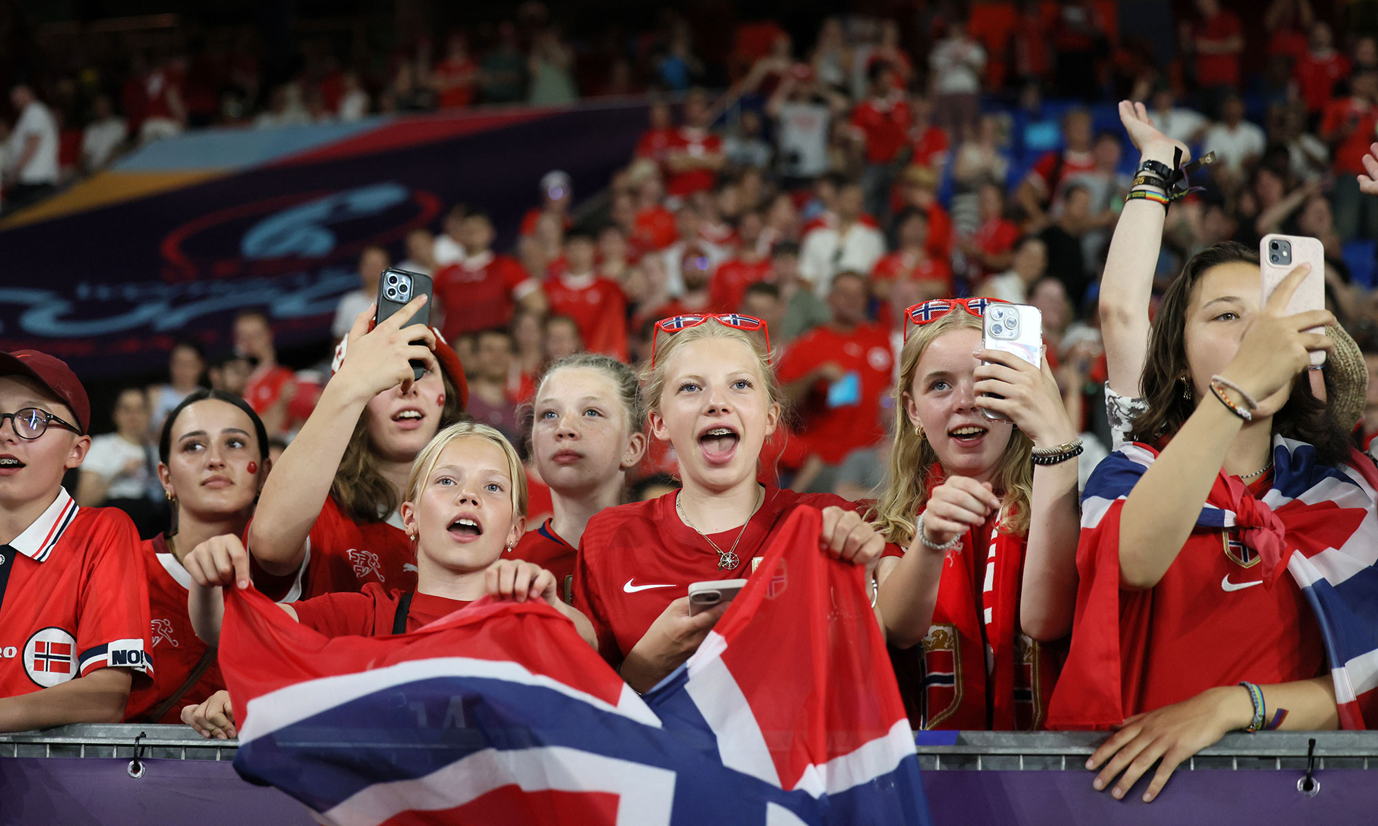 Norwegen-Fans bei der Frauen-EM 2025