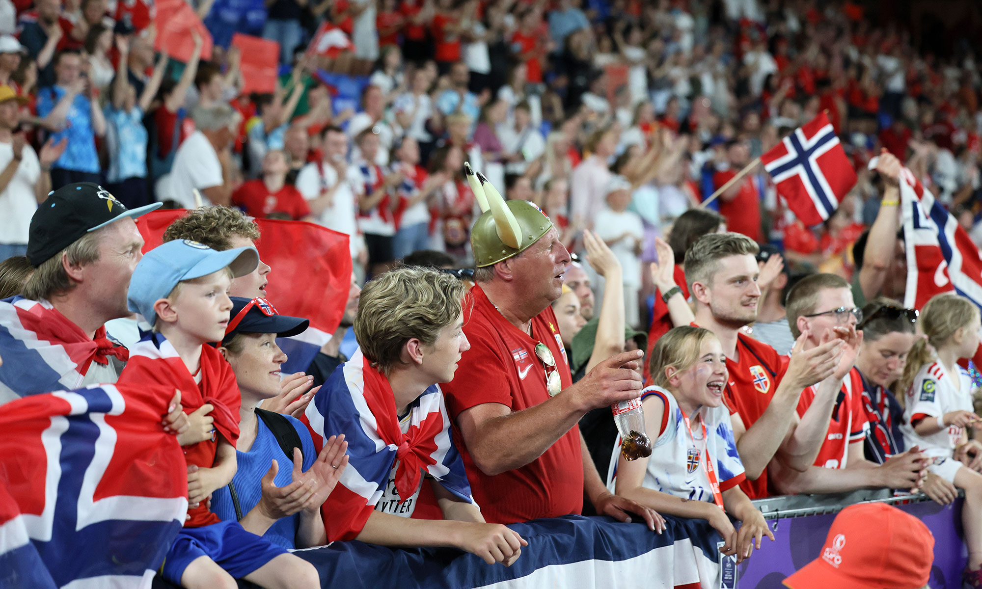 Norwegen-Fans bei der Frauen-EM 2025