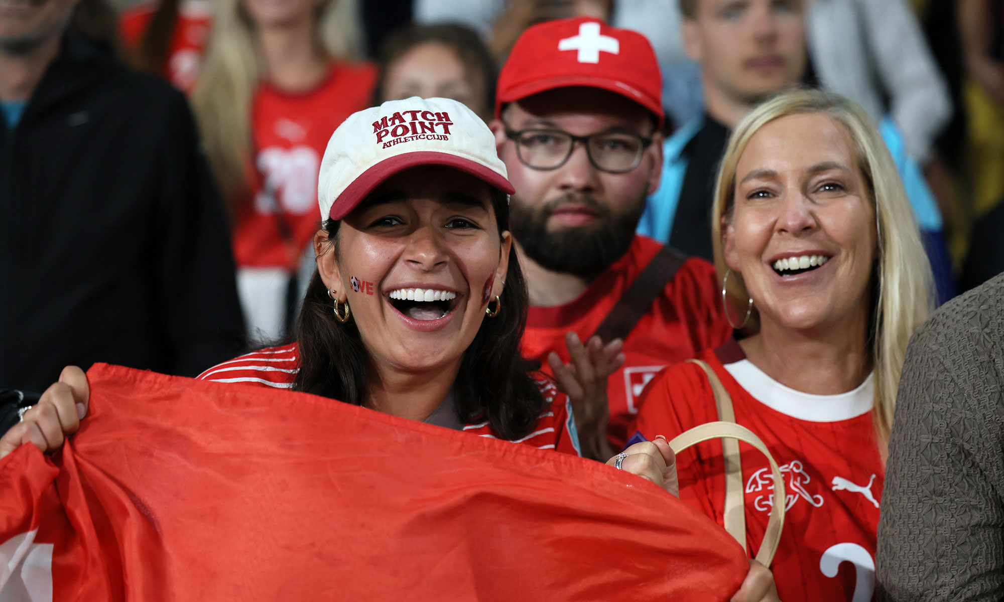 Schweiz-Fans bei der Frauen-EM 2025
