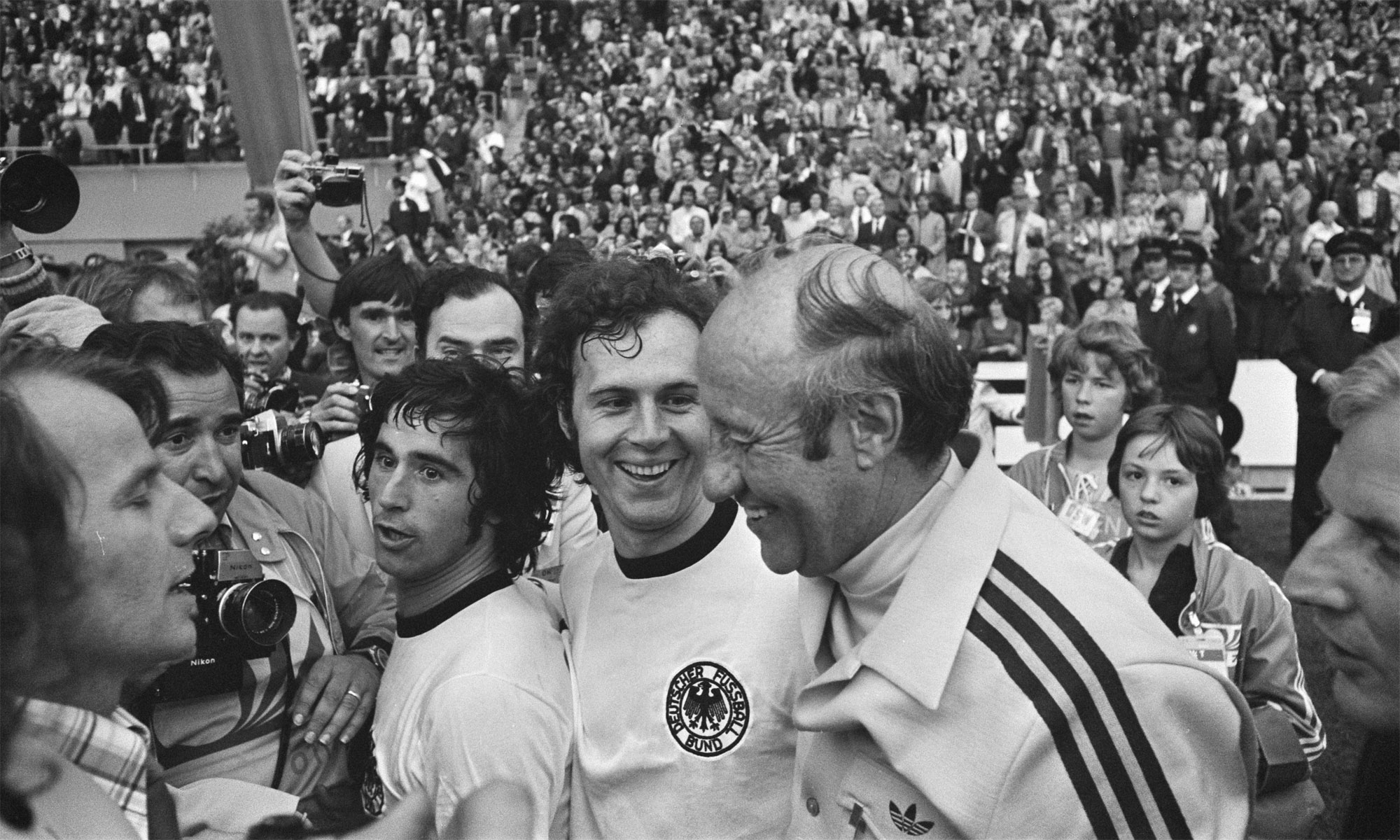 Gerd Müller, Franz Beckenbauer und Helmut Schön nach dem WM-Finale 1974
